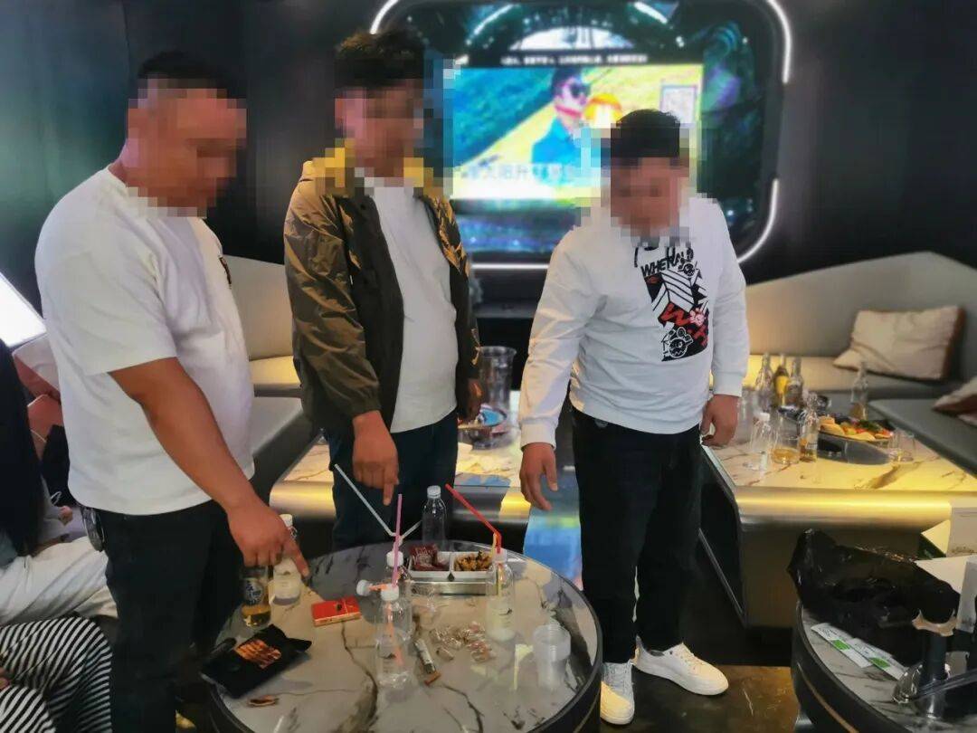 突击清查<strong></p>
<p>币数字</strong>！KTV包厢内四男三女被控制