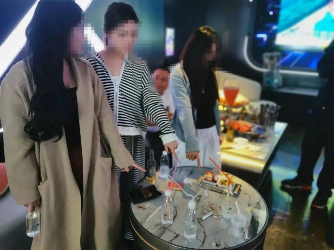 突击清查<strong></p>
<p>币数字</strong>！KTV包厢内四男三女被控制