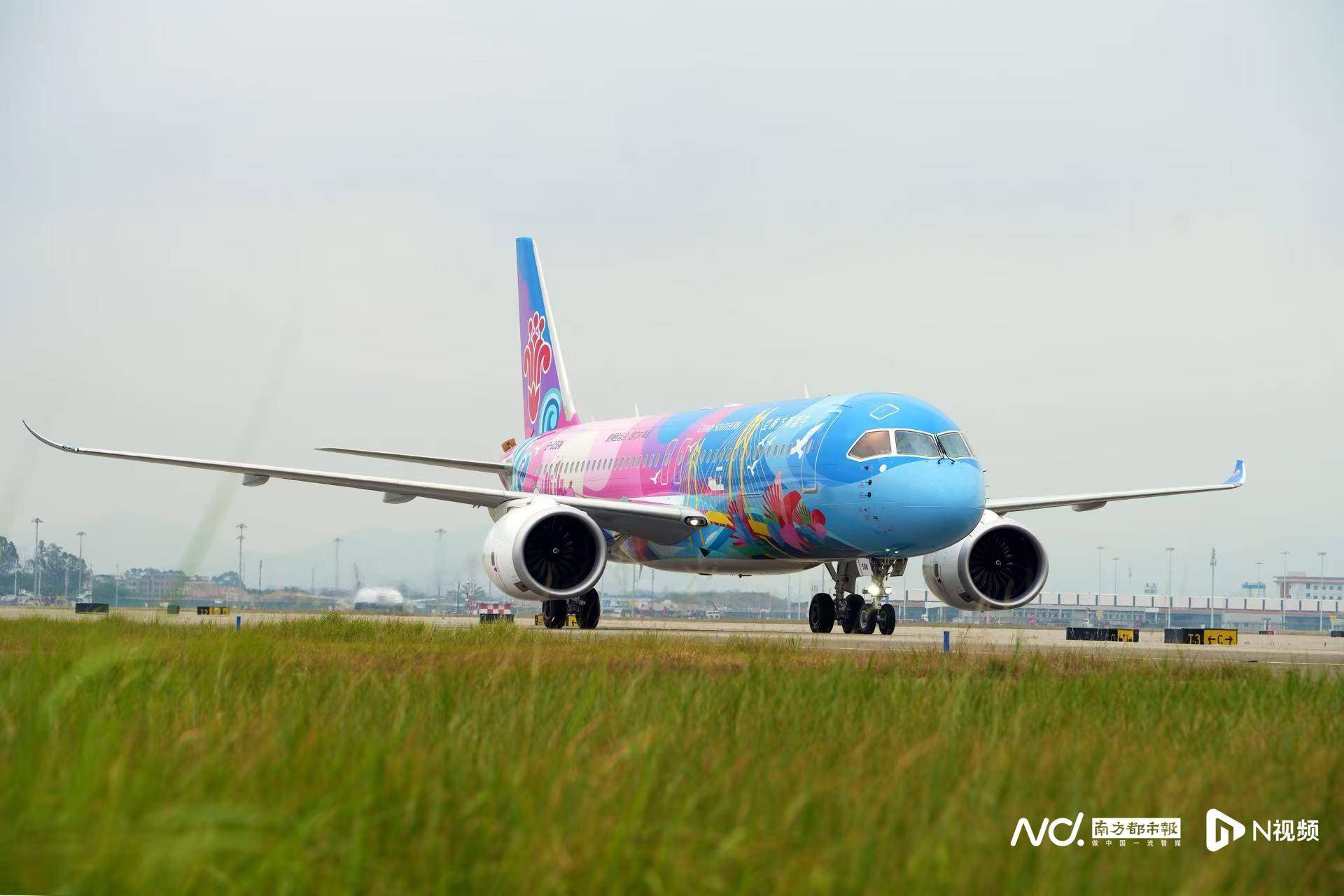 广州白云机场起飞<strong></p>
<p>帮呗币每日价格</strong>!国内首架C919全运会主题彩绘机首航