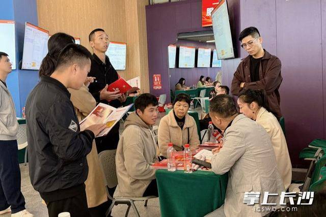 700余名退役军人及军属长沙求职<strong></p>
<p>南京币天下</strong>，165人达成意向