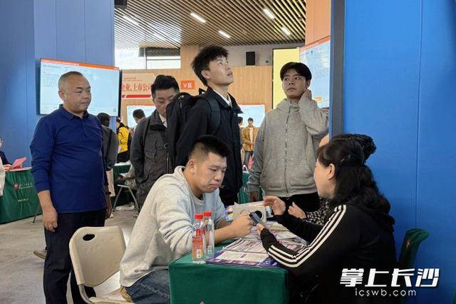 700余名退役军人及军属长沙求职<strong></p>
<p>南京币天下</strong>，165人达成意向