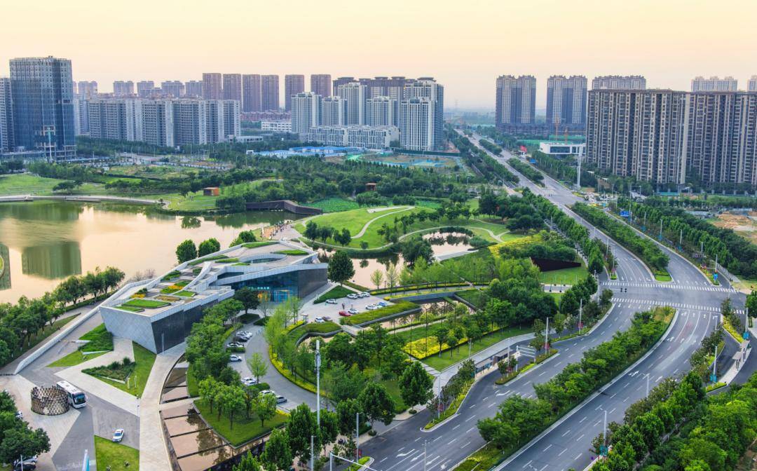 破1200亿元<strong></p>
<p>南京币天下</strong>！前三季度郑州航空港GDP同比增11．1％