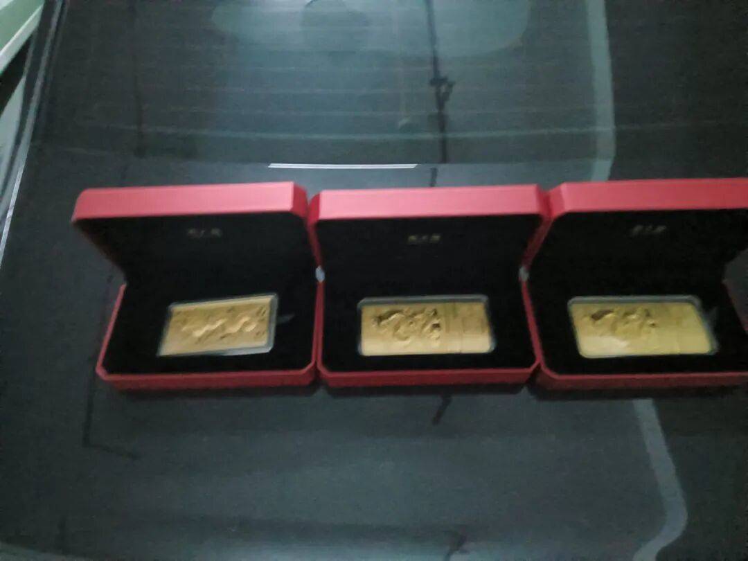 股市套现170万元后<strong></p>
<p>币今</strong>，杭州男子豪购300克金条！老板当场报警……