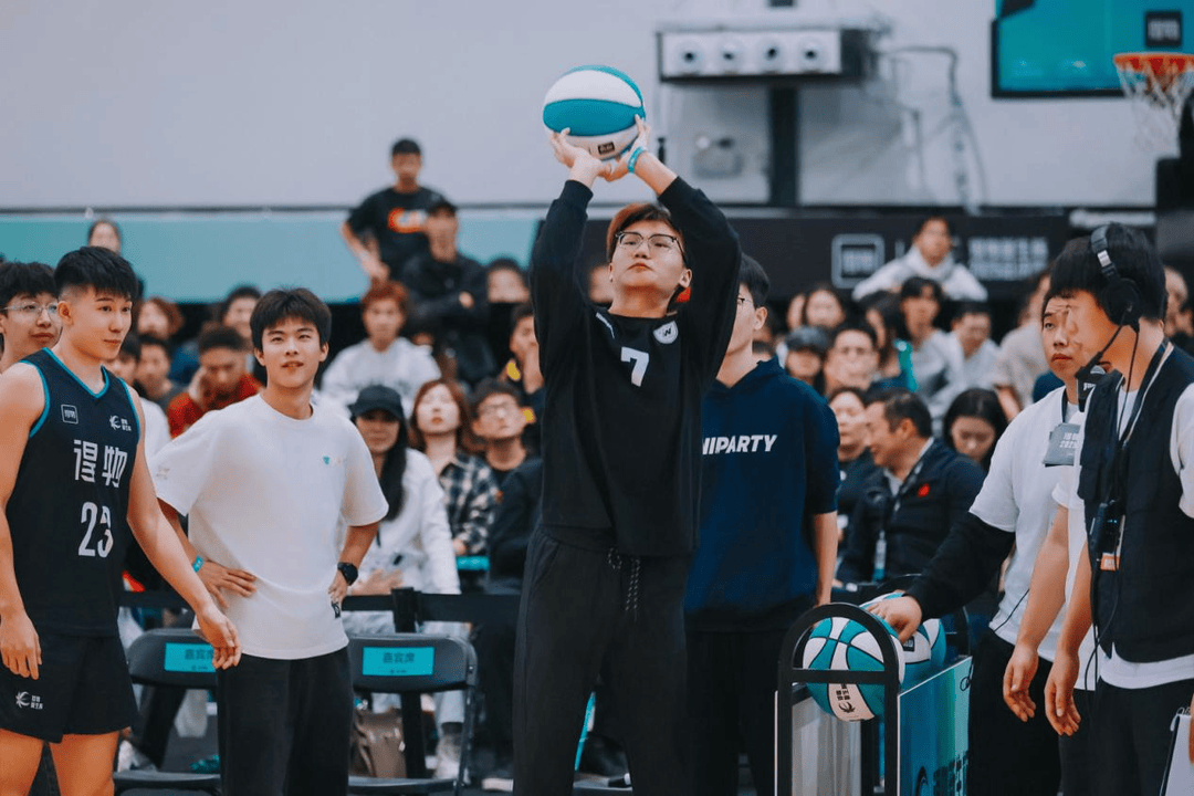 复旦、交大、同济等八大高校集结<strong></p>
<p>币今</strong>，得物App“新生杯”篮球赛首战上海