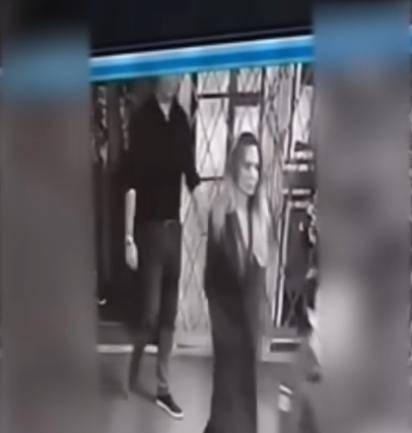 安吉丽娜·朱莉访乌<strong></p>
<p>币今</strong>，保镖被带走