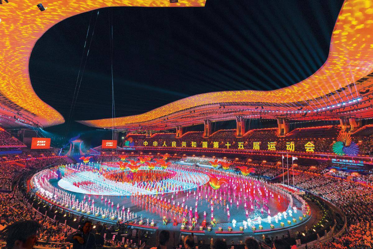 第十五届全国运动会在广东奥林匹克体育中心开幕