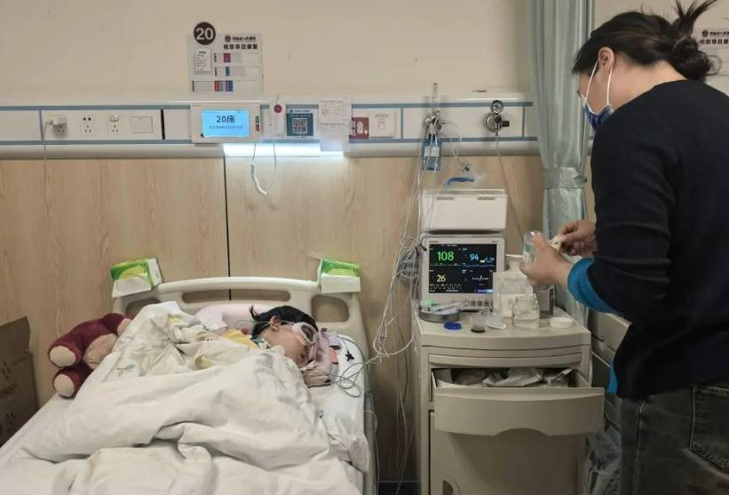 9岁女童术后成植物人<strong></p>
<p>永通币</strong>，家属起诉河南省人民医院索赔250万元，该案今日一审开庭