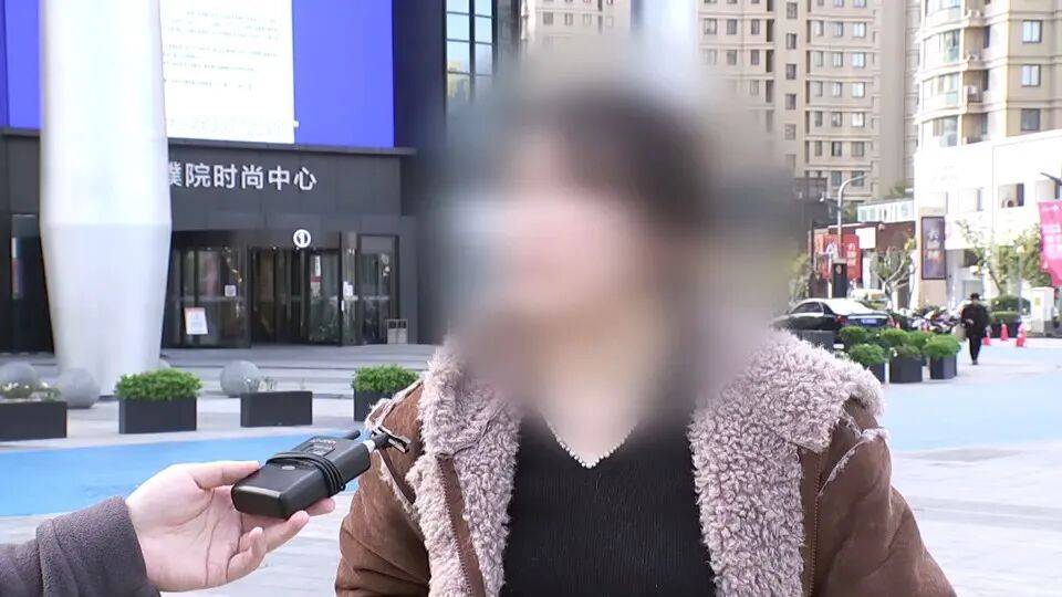 女子为10件毛衣从法国飞回国维权：不是钱的事，就为一口气