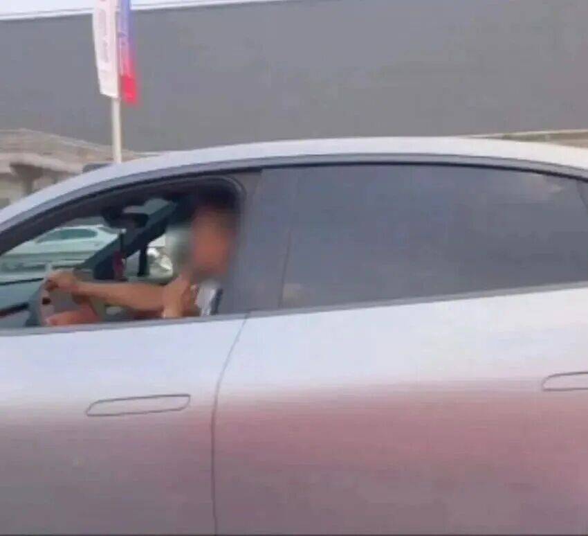 开车看手机、吸烟……您的“随手拍”举报<strong></p>
<p>永通币</strong>，已查处！