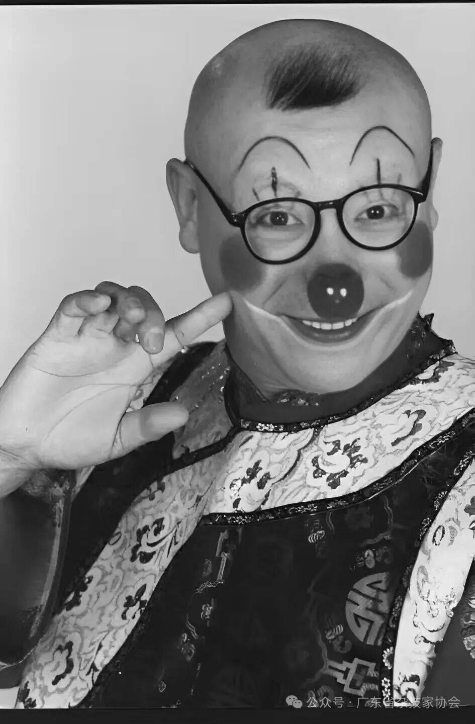 一级演员李春来表演时突然倒地，送医后不治身亡