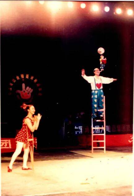 一级演员李春来表演时突然倒地<strong></p>
<p>永通币</strong>，送医后不治身亡