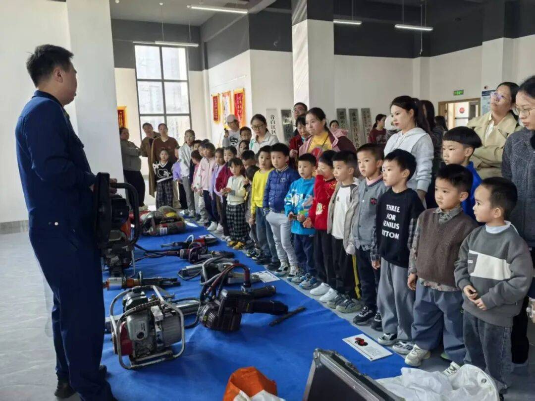 【活动回顾】书香青白江—走进消防队：与蓝色火焰共赴一场致敬之约全民阅读活动