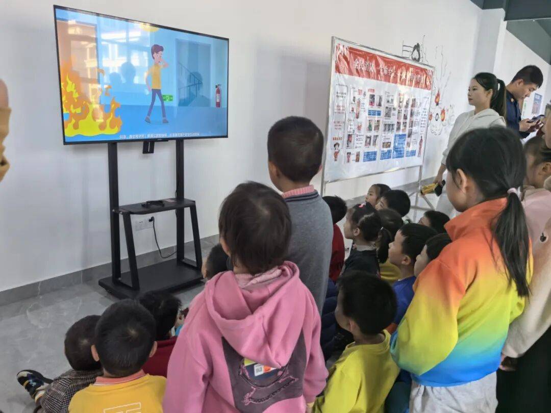 【活动回顾】书香青白江—走进消防队：与蓝色火焰共赴一场致敬之约全民阅读活动