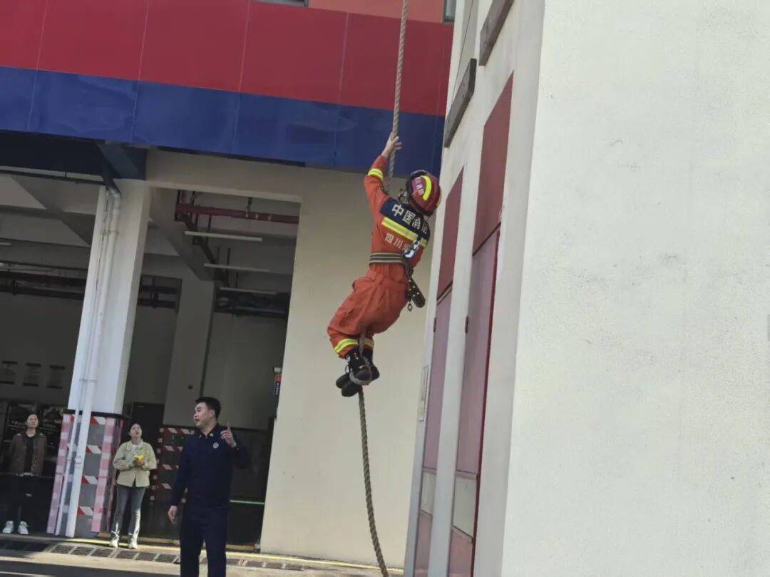 【活动回顾】书香青白江—走进消防队：与蓝色火焰共赴一场致敬之约全民阅读活动