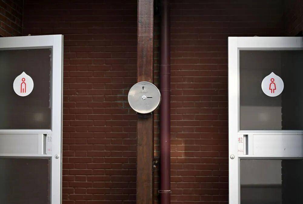 “我只想上个厕所<strong></p>
<p>币神</strong>,别考我了行不行!”