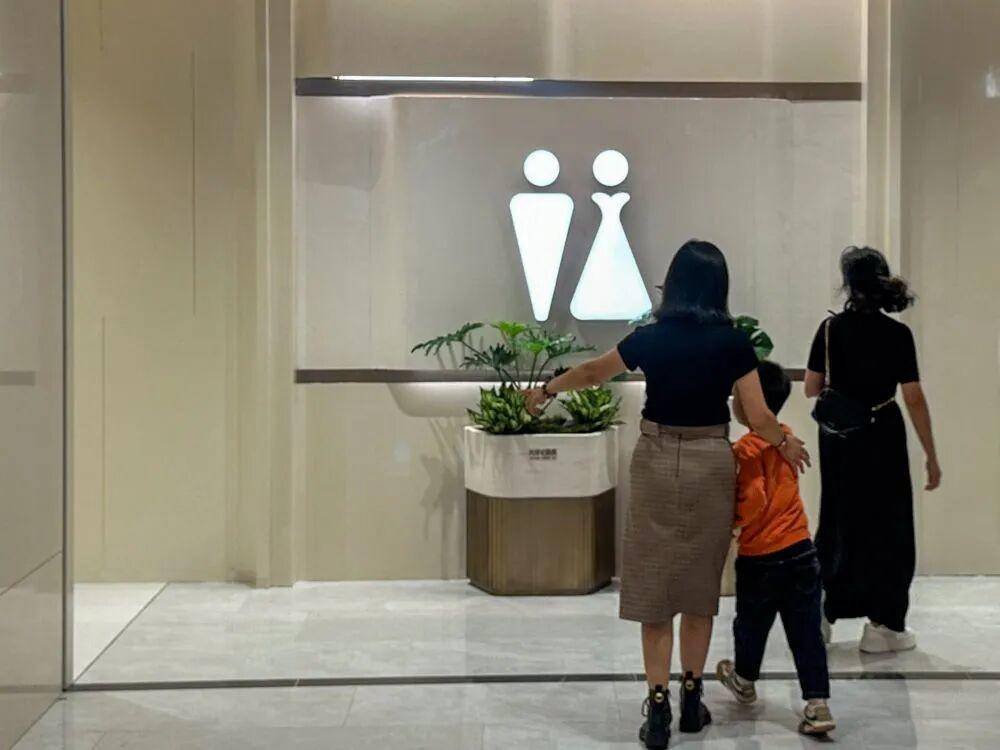 “我只想上个厕所<strong></p>
<p>币神</strong>,别考我了行不行!”