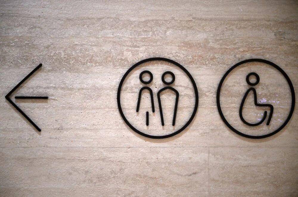 “我只想上个厕所<strong></p>
<p>币神</strong>,别考我了行不行!”