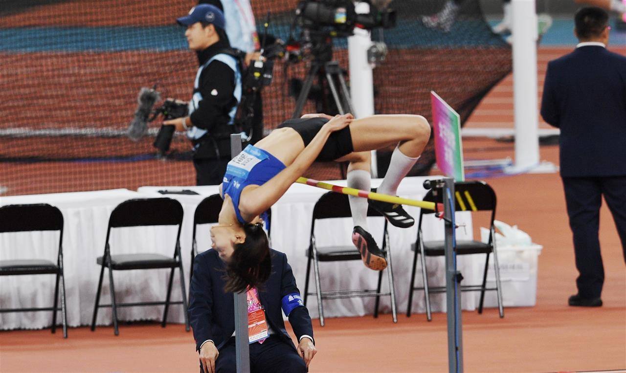 清华学霸<strong></p>
<p>币神</strong>，一跃登顶！湖北选手邵雨琪摘得全运会女子跳高金牌