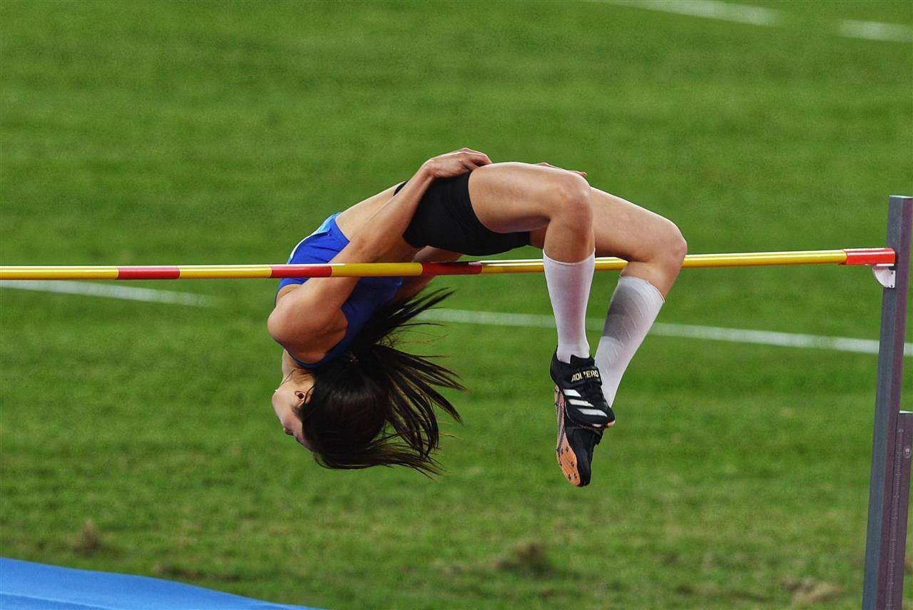 清华学霸<strong></p>
<p>币神</strong>，一跃登顶！湖北选手邵雨琪摘得全运会女子跳高金牌