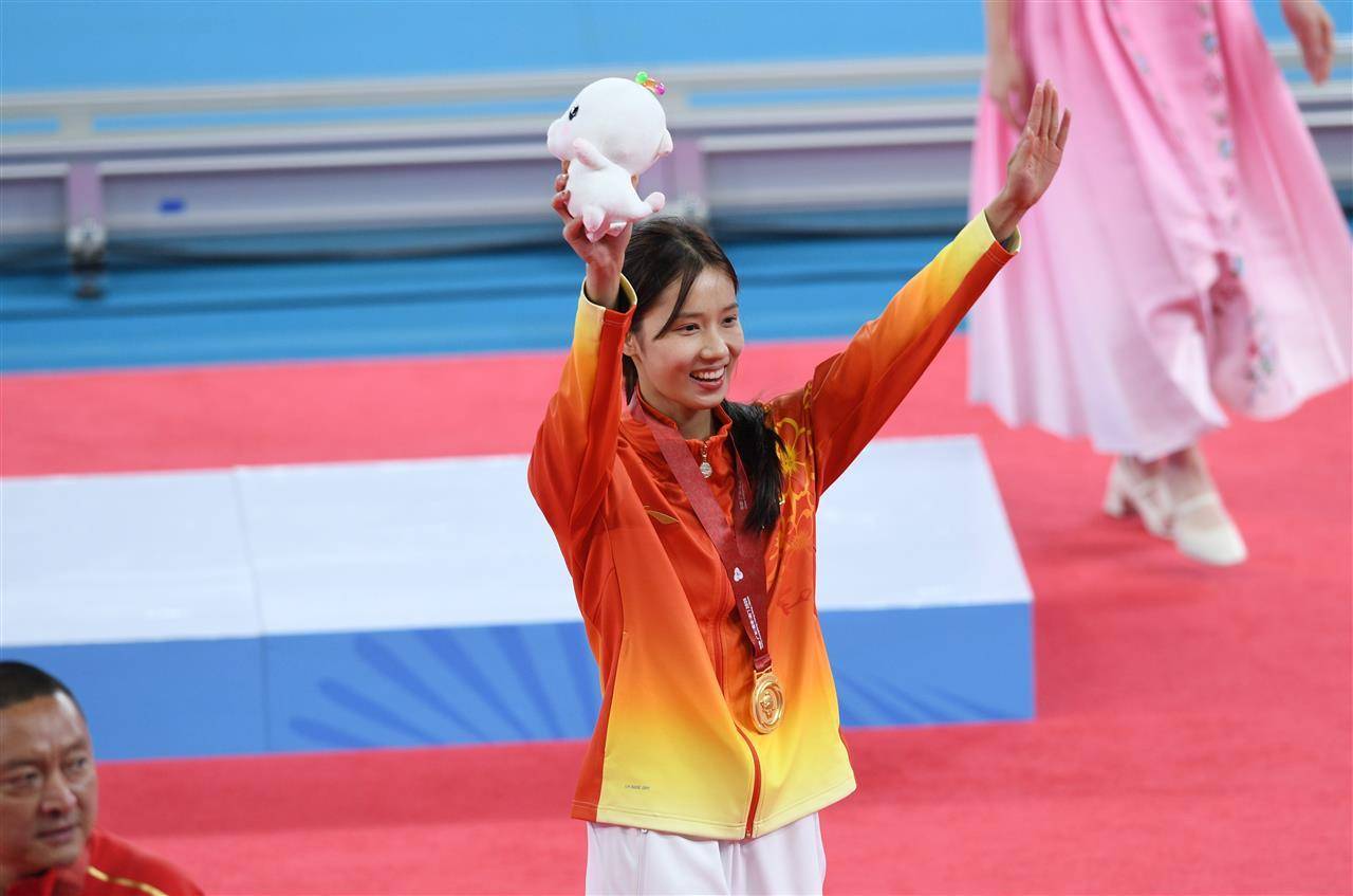 清华学霸<strong></p>
<p>币神</strong>，一跃登顶！湖北选手邵雨琪摘得全运会女子跳高金牌