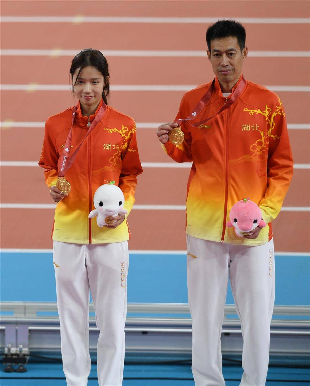 清华学霸<strong></p>
<p>币神</strong>，一跃登顶！湖北选手邵雨琪摘得全运会女子跳高金牌